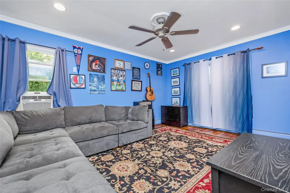 19 Rainbow Lane Lindenhurst, NY 11757