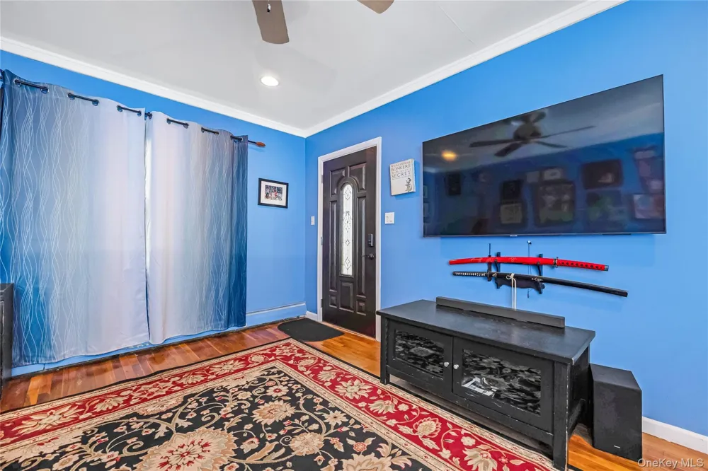 19 Rainbow Lane Lindenhurst, NY 11757