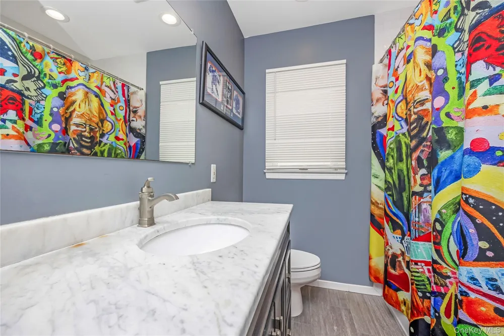 19 Rainbow Lane Lindenhurst, NY 11757