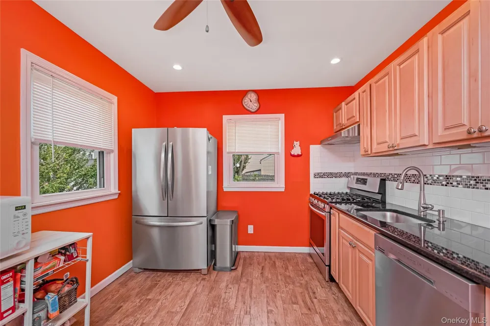 19 Rainbow Lane Lindenhurst, NY 11757