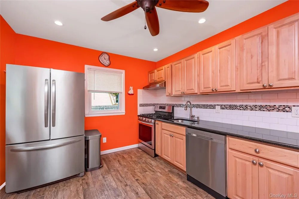 19 Rainbow Lane Lindenhurst, NY 11757