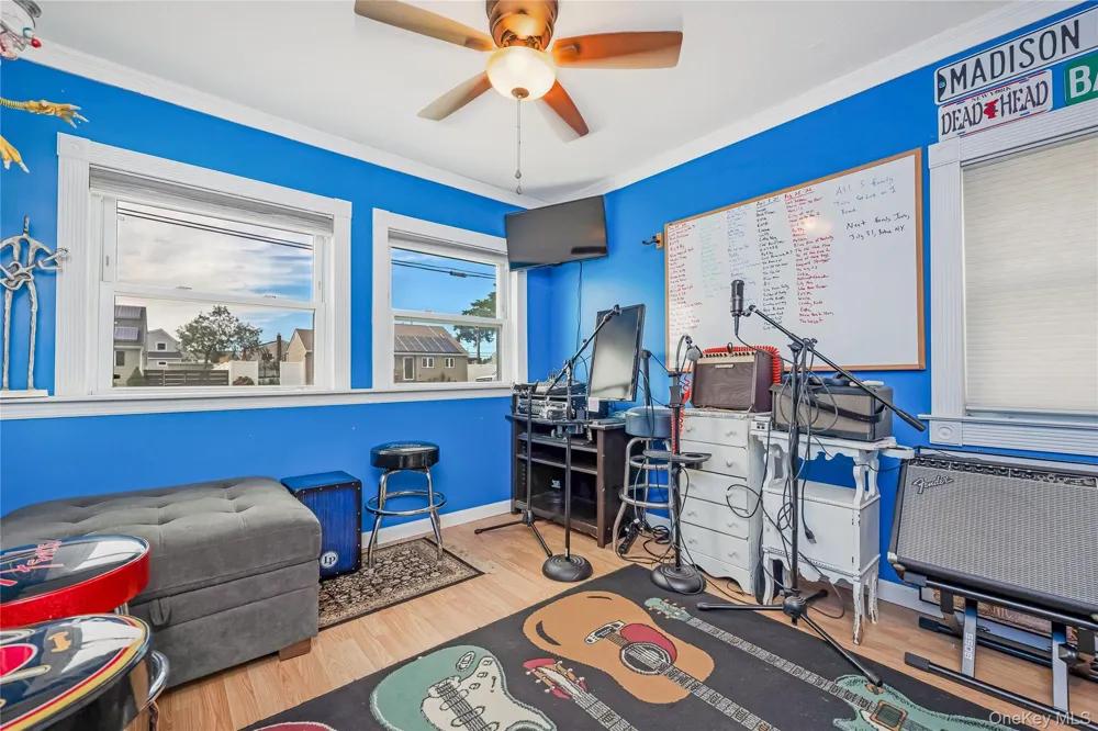 19 Rainbow Lane Lindenhurst, NY 11757