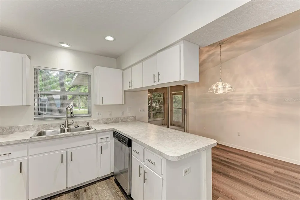 2046 OLD TREVOR WAY Sarasota, FL 34232