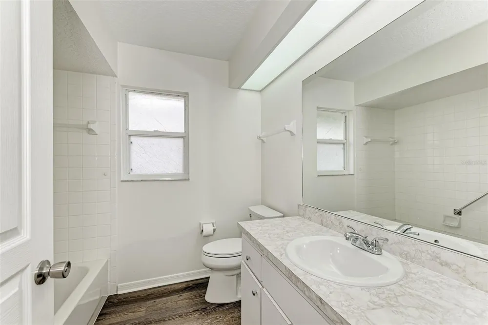 2046 OLD TREVOR WAY Sarasota, FL 34232