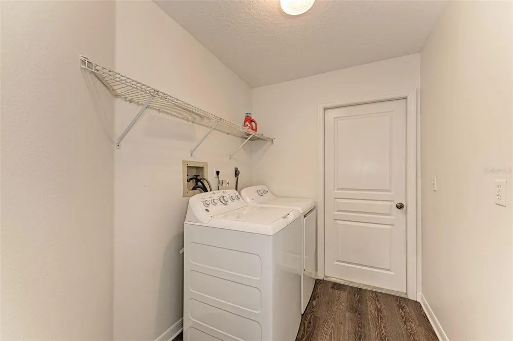 2046 OLD TREVOR WAY Sarasota, FL 34232