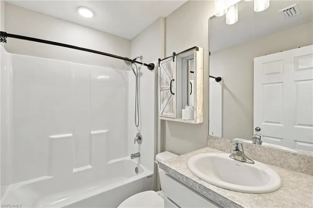 1615 NE 34th Lane Cape Coral, FL 33909