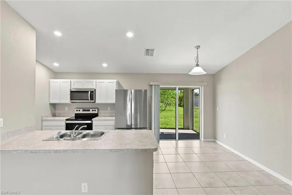 1615 NE 34th Lane Cape Coral, FL 33909