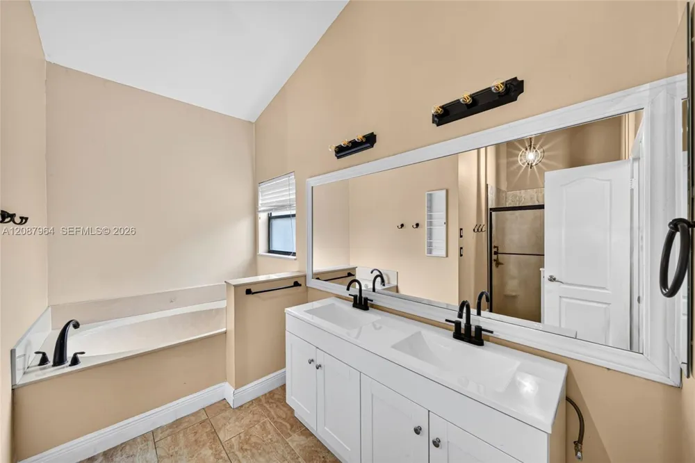 19960 NW 2nd St Pembroke Pines, FL 33029