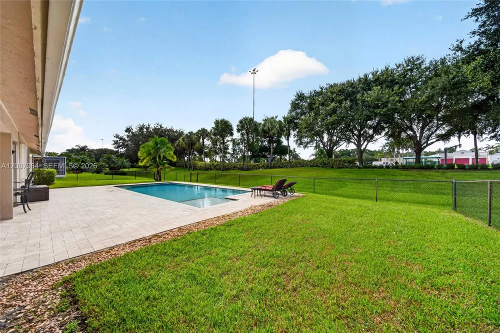 19960 NW 2nd St Pembroke Pines, FL 33029