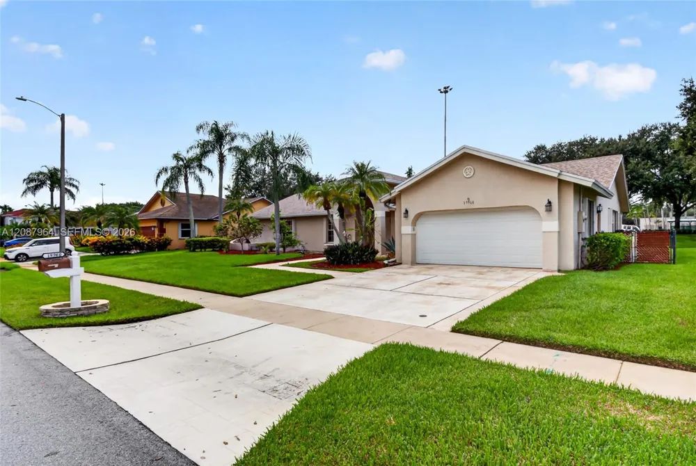 19960 NW 2nd St Pembroke Pines, FL 33029