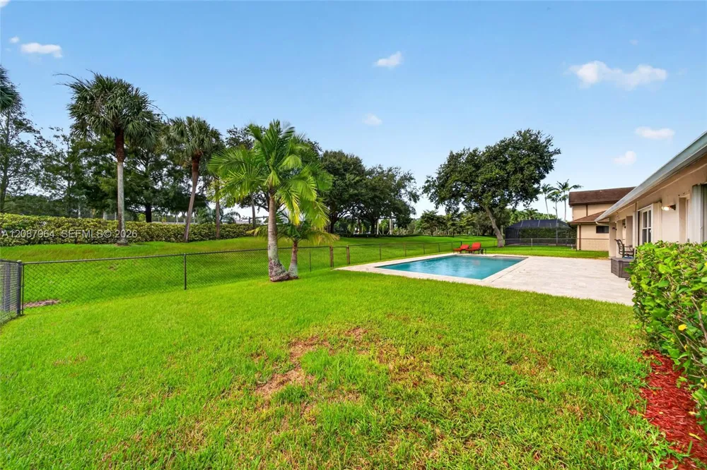 19960 NW 2nd St Pembroke Pines, FL 33029