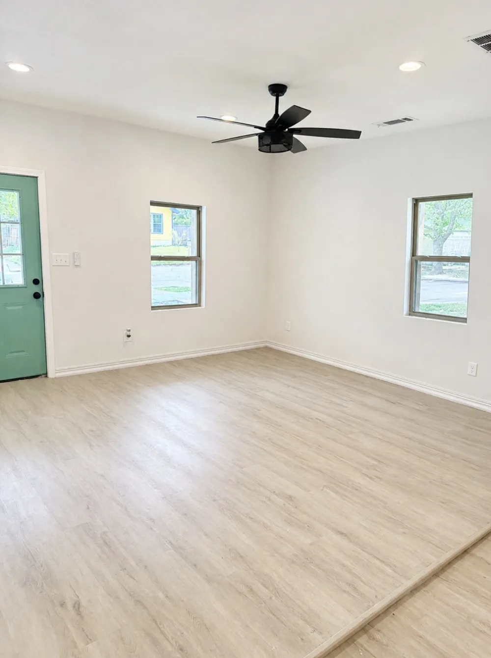811 W Day Street Denison, TX 75020