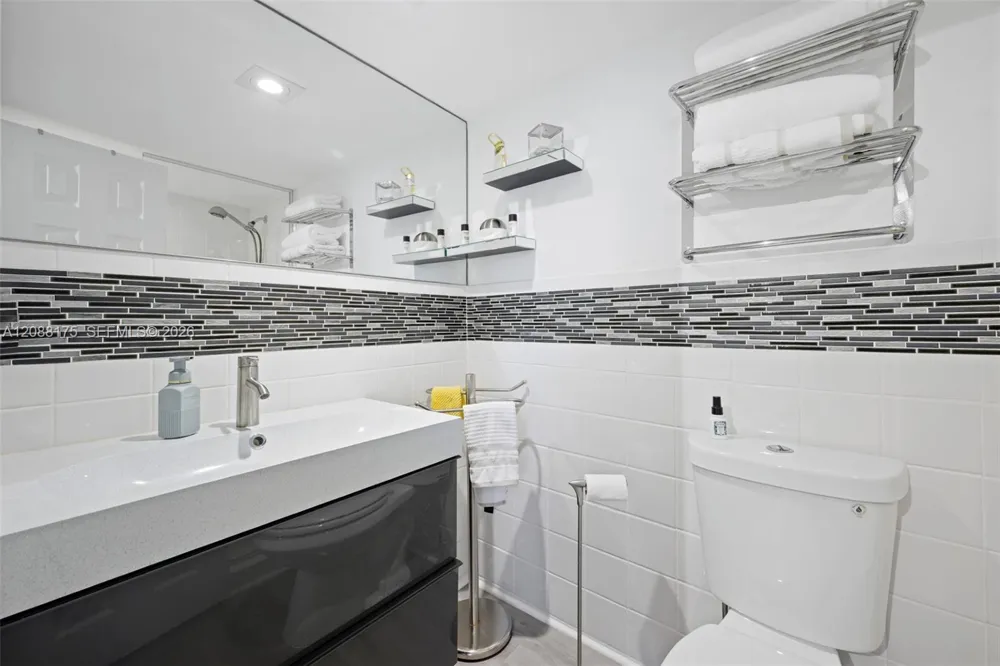18181 NE 31st Ct #2205 Aventura, FL 33160