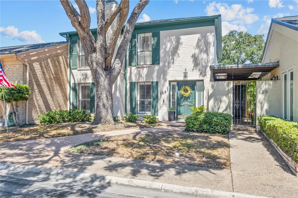 128 Lake Shore Drive #128 Corpus Christi, TX 78413
