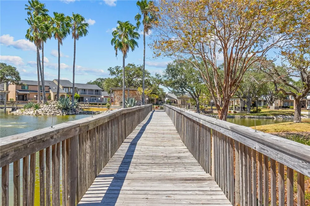128 Lake Shore Drive #128 Corpus Christi, TX 78413