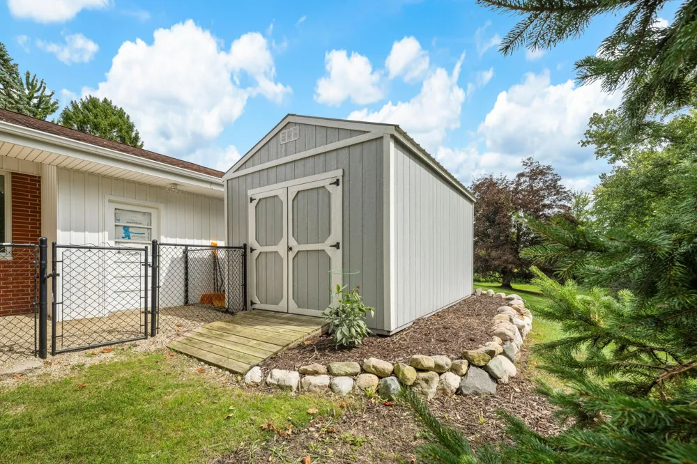 48648 68th Street Hartford, MI 49057