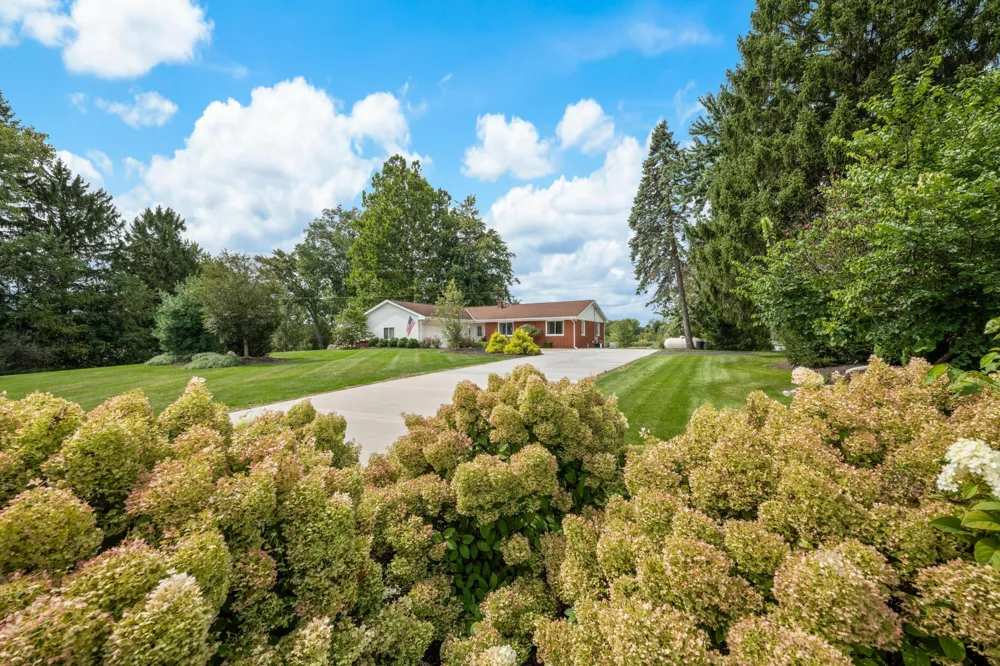 48648 68th Street Hartford, MI 49057