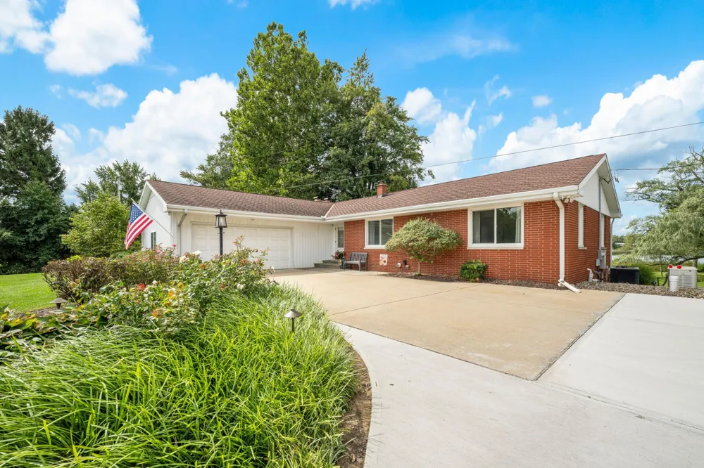 48648 68th Street Hartford, MI 49057