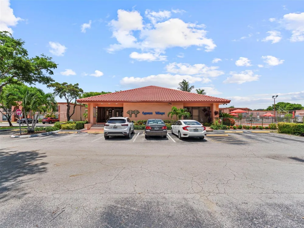7170 Fairway Dr #M2 Miami Lakes, FL 33014
