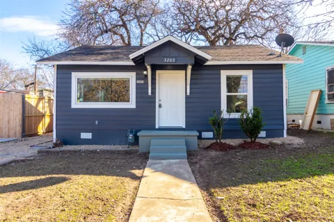 3203 E 16th Street