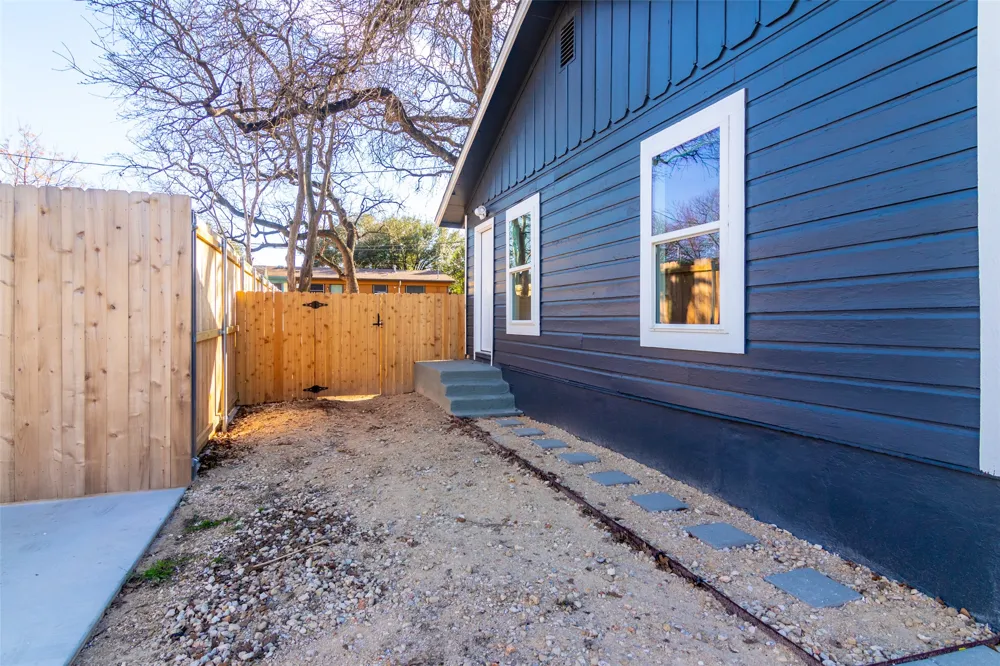 3203 E 16th Street Austin, TX 78721