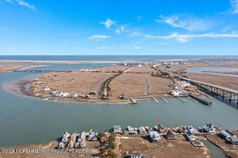 33 S Boardwalk