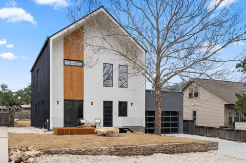 2915 Chisholm Trail