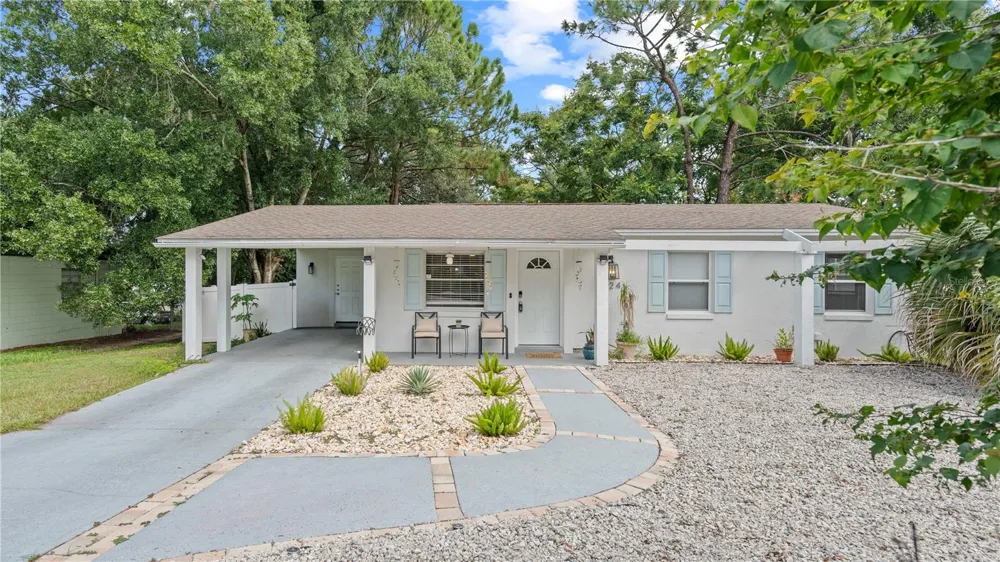 1124 W DESOTO STREET Clermont, FL 34711