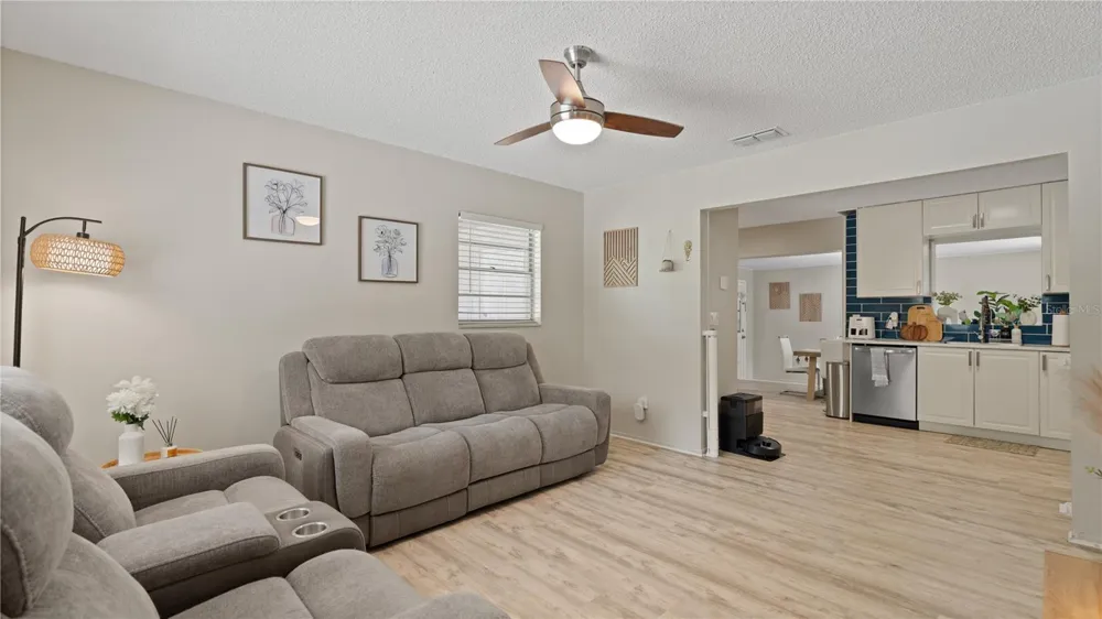 1124 W DESOTO STREET Clermont, FL 34711