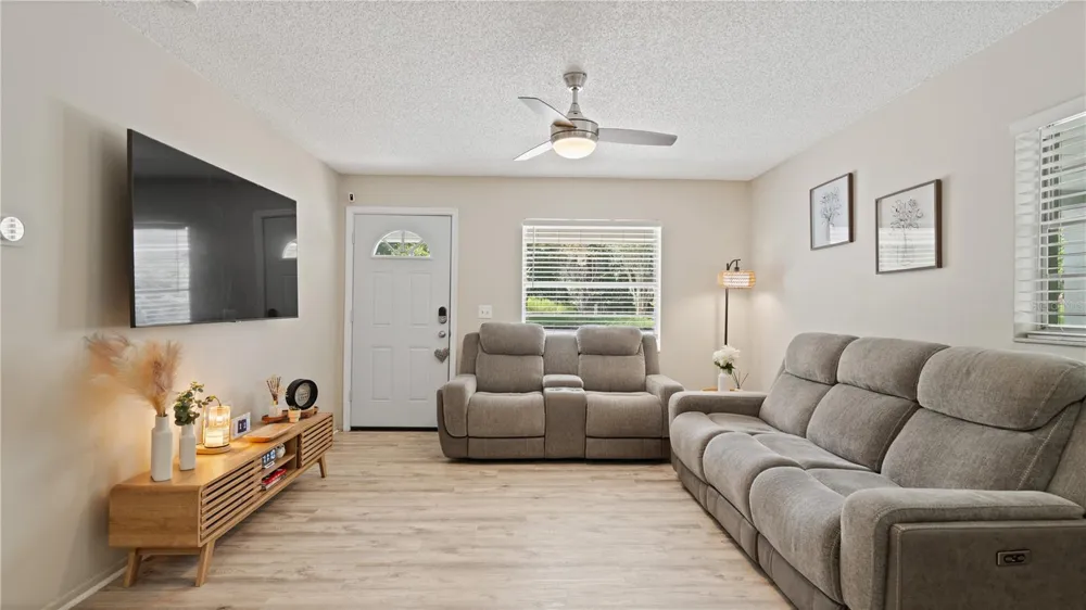 1124 W DESOTO STREET Clermont, FL 34711