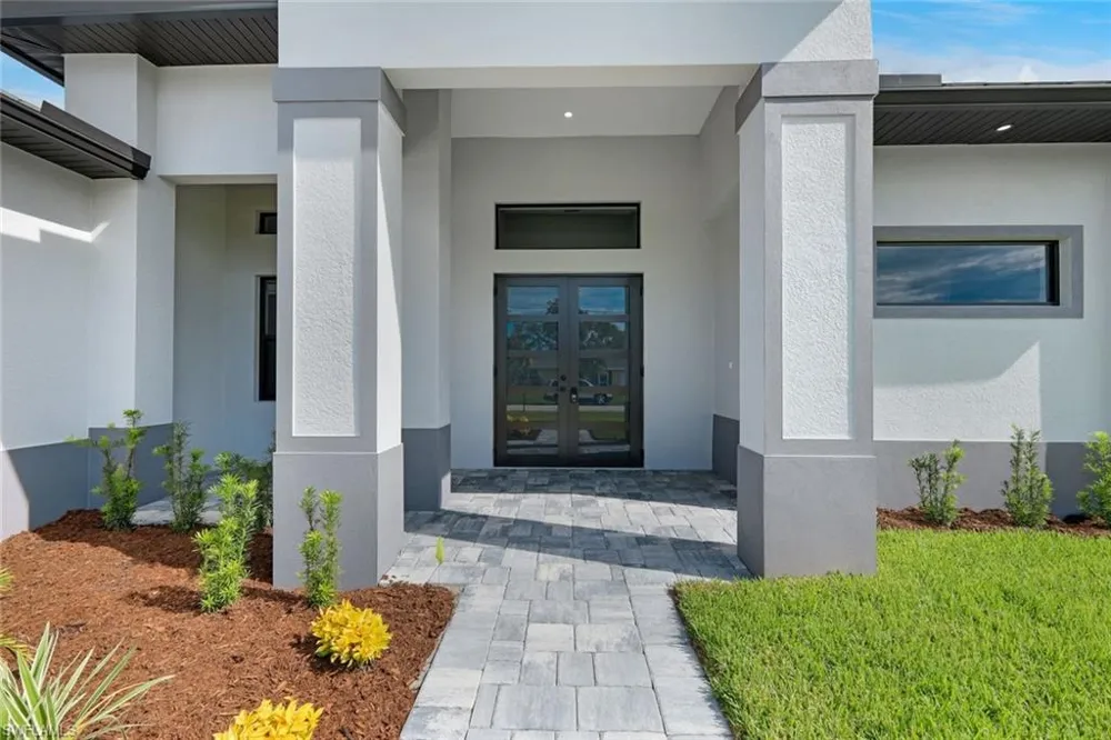 215 SW 37th Lane Cape Coral, FL 33914