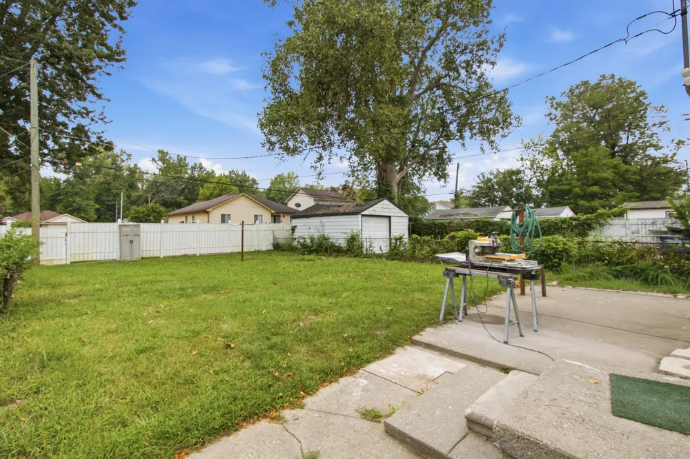 29123 Powers Street Westland, MI 48186