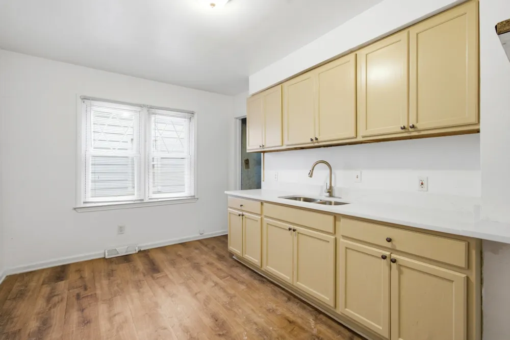 29123 Powers Street Westland, MI 48186