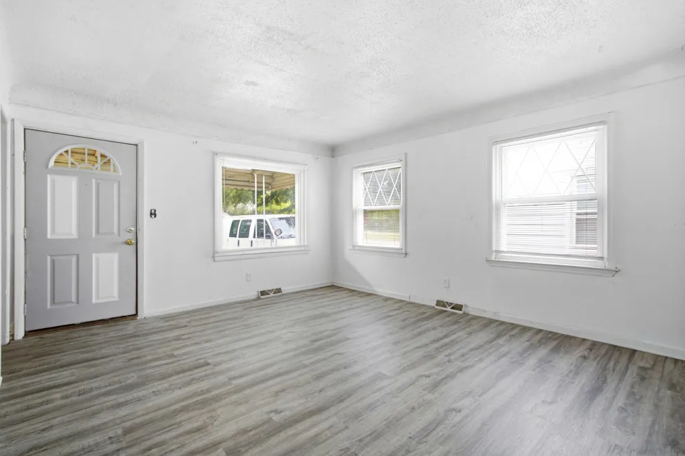 29123 Powers Street Westland, MI 48186