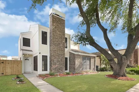 6326 Cambridge Glen Lane
