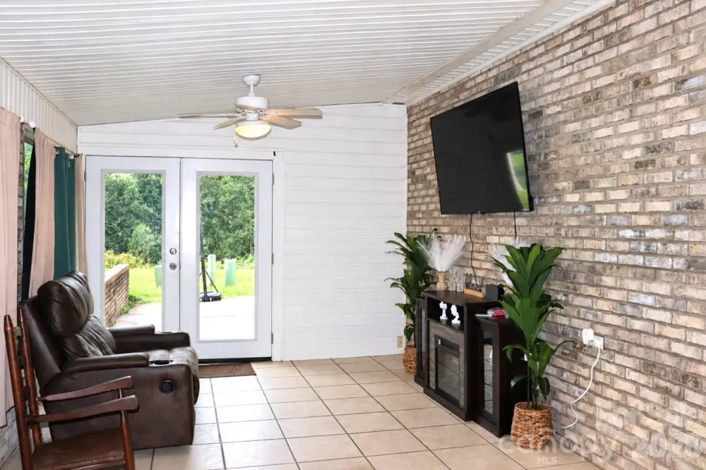 102 King Henry Lane Granite Falls, NC 28630