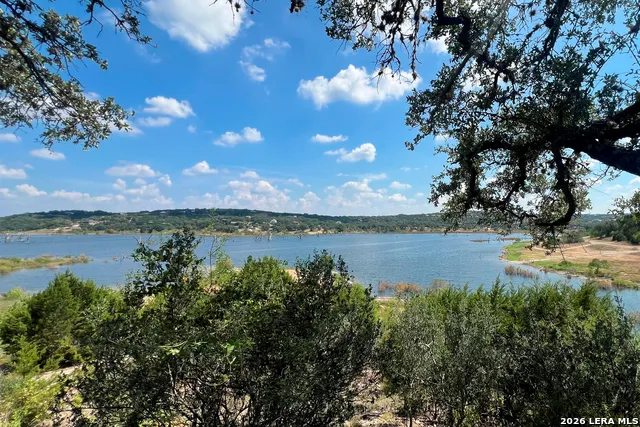 1126 Ensenada Dr Canyon Lake, TX 78133