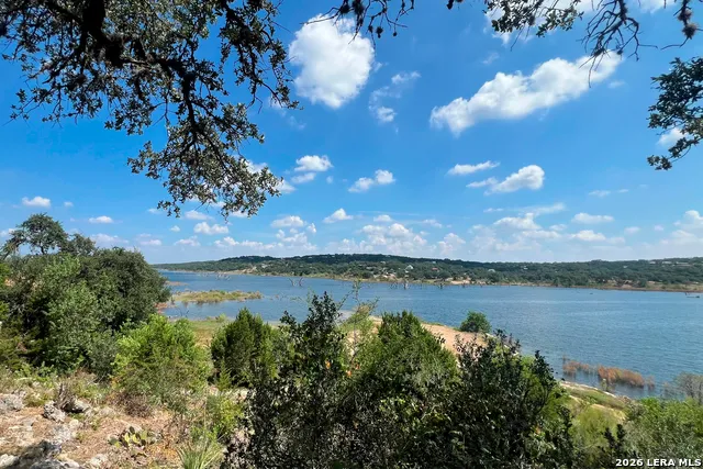 1126 Ensenada Dr Canyon Lake, TX 78133
