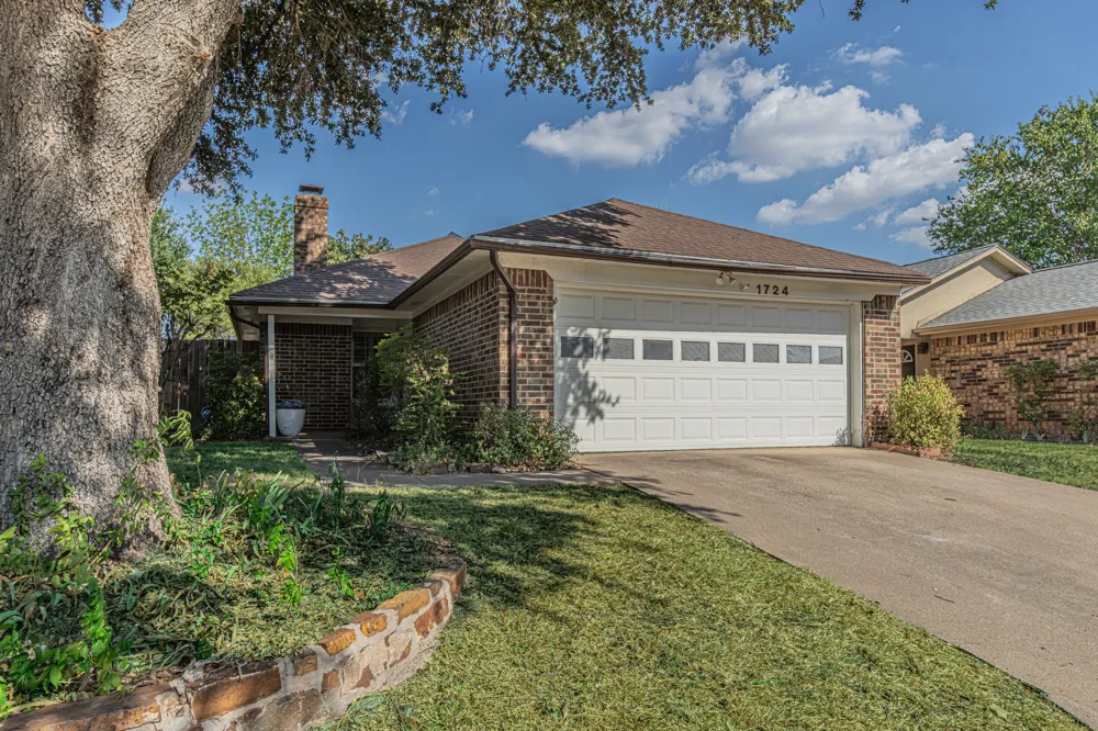 1724 Red Bud Lane Euless, TX 76039