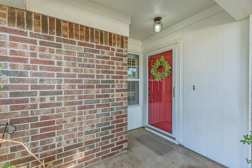 1724 Red Bud Lane Euless, TX 76039
