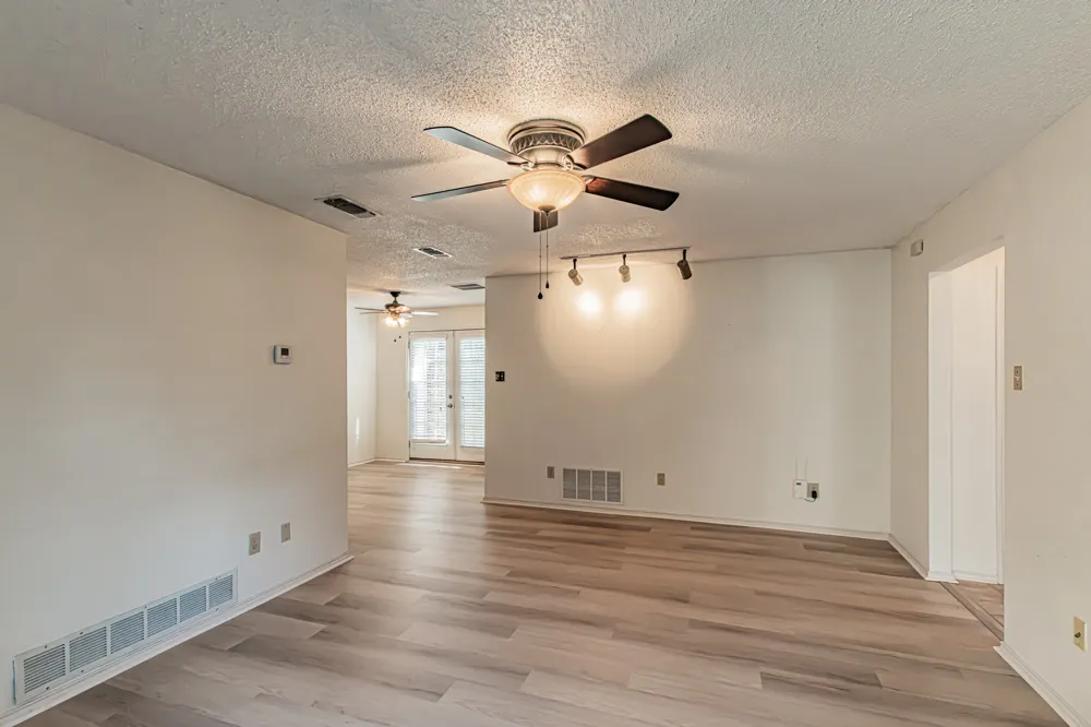 1724 Red Bud Lane Euless, TX 76039