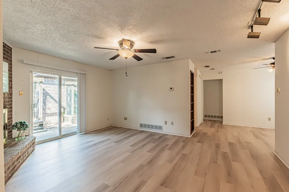 1724 Red Bud Lane Euless, TX 76039