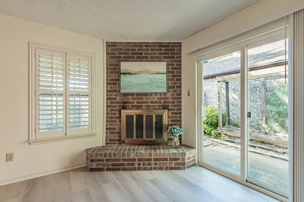 1724 Red Bud Lane Euless, TX 76039