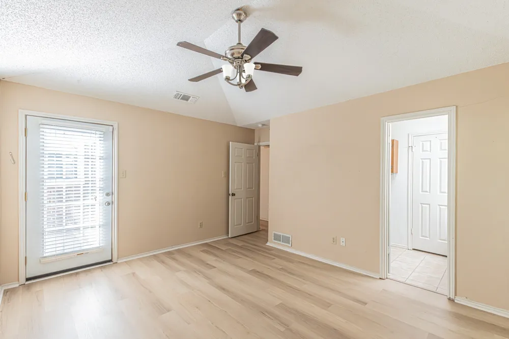 1724 Red Bud Lane Euless, TX 76039