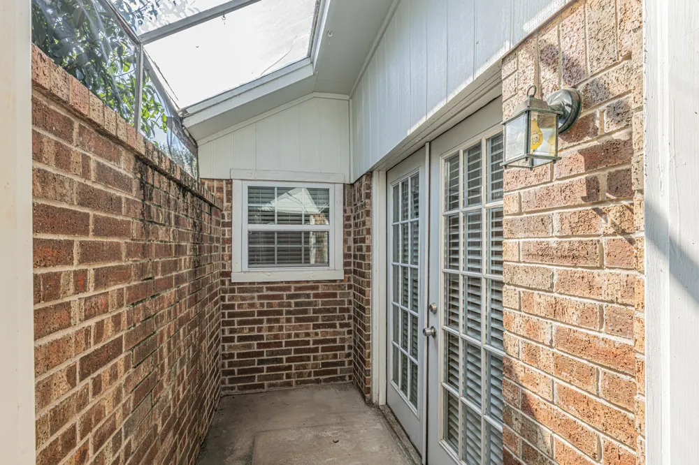 1724 Red Bud Lane Euless, TX 76039