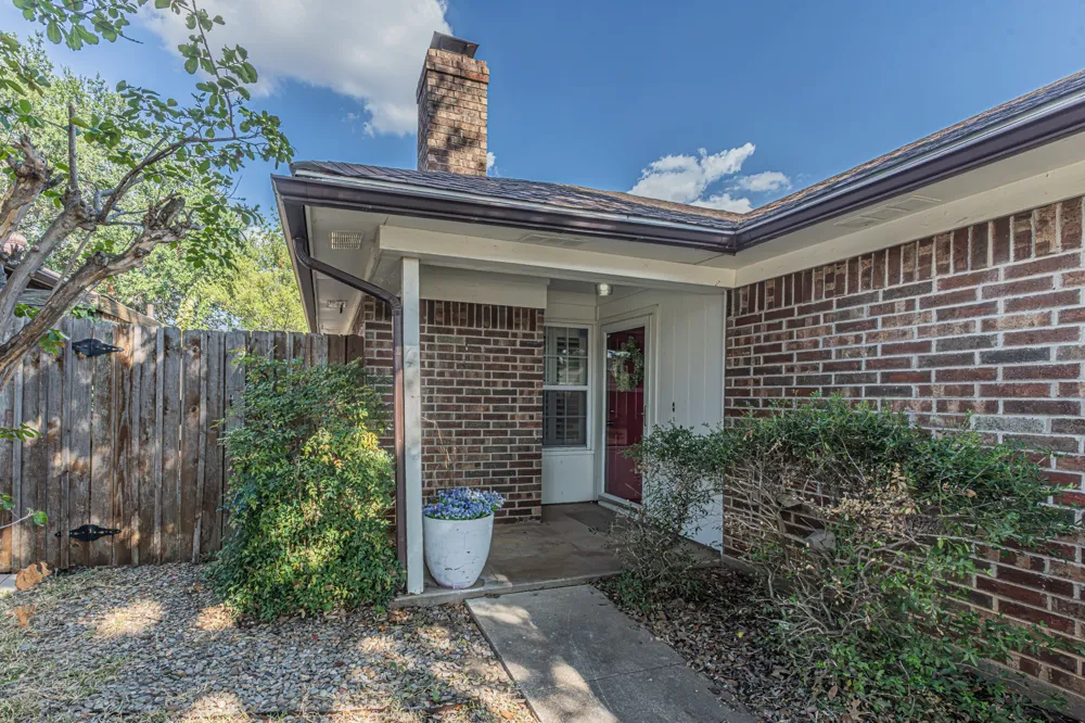 1724 Red Bud Lane Euless, TX 76039