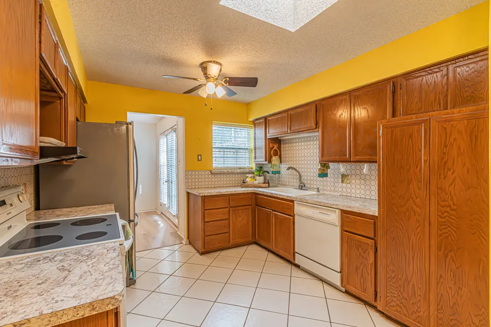 1724 Red Bud Lane Euless, TX 76039