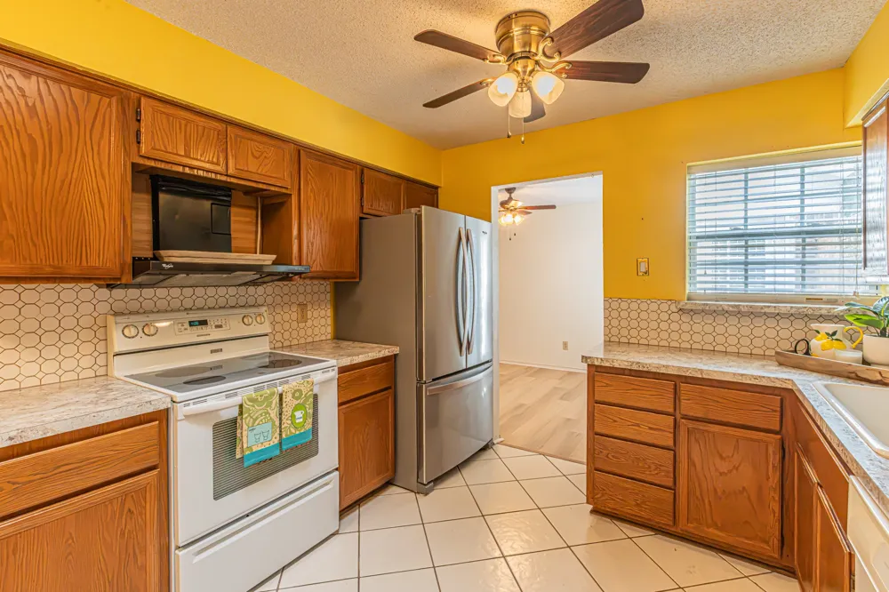 1724 Red Bud Lane Euless, TX 76039