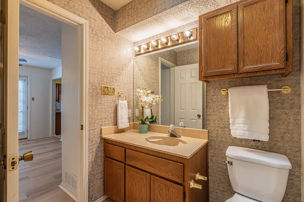 1724 Red Bud Lane Euless, TX 76039