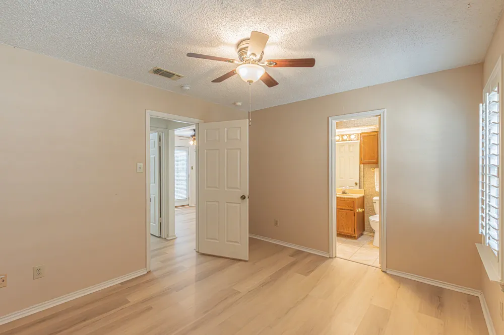 1724 Red Bud Lane Euless, TX 76039